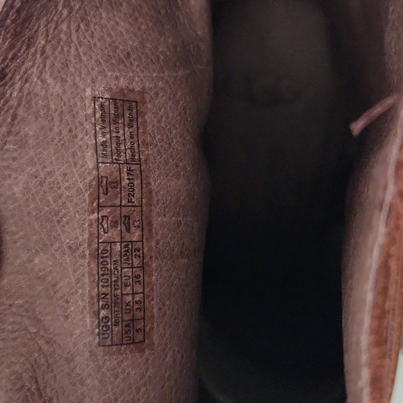 UGG Dandridge Boots 5 - Picture 11 of 14